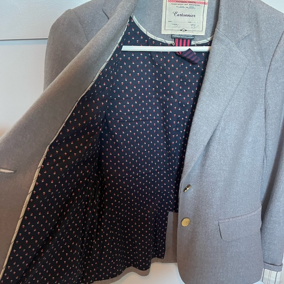 Super stylish grey wool blazer with beautiful detailing! Perfect for fall! - Picture 3 of 5